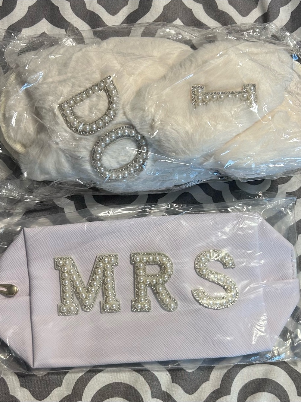Pearl ‘I DO’ Slippers and 'MRS' Pouch Set - White